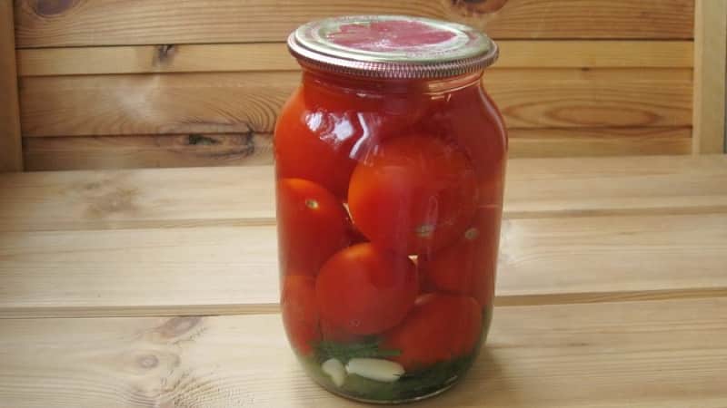 How to cook delicious and original sweet tomatoes in liter jars for the winter