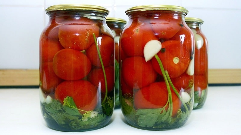 How to cook delicious and original sweet tomatoes in liter jars for the winter