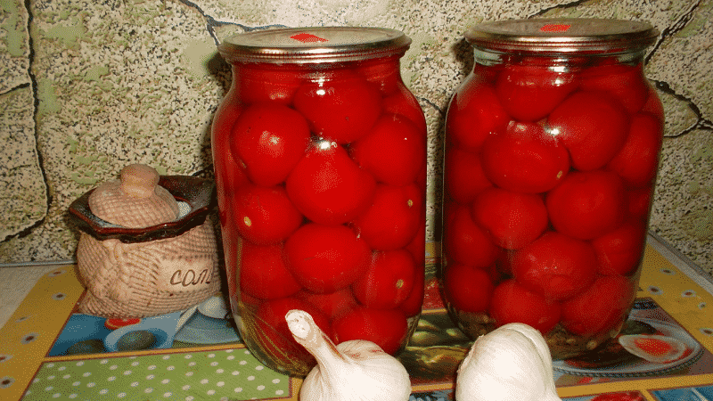 How to cook delicious and original sweet tomatoes in liter jars for the winter