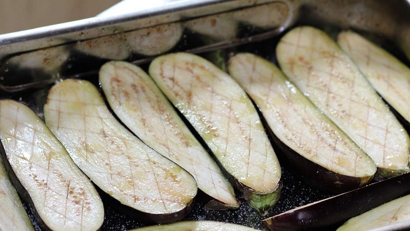 How to freeze eggplants fresh for the winter at home, and what to cook from them