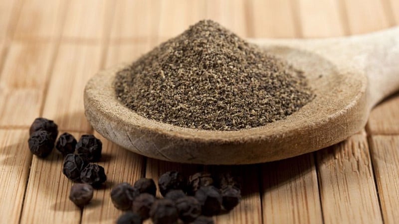 The benefits and harms of black pepper, as well as methods of its use in cooking, cosmetology and traditional medicine