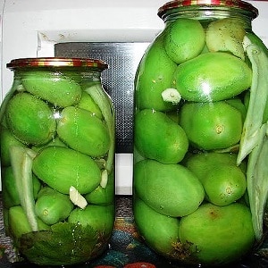 How to properly prepare salted tomatoes in jars, cold in barrels: recipes and useful tips