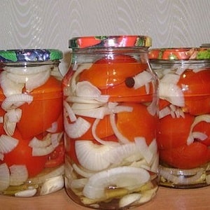 How to cook delicious canned tomatoes for the winter in liter jars: a selection of the best recipes