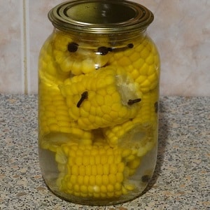 How to preserve corn on the cob for the winter at home: the best preservation recipes and the freezing method