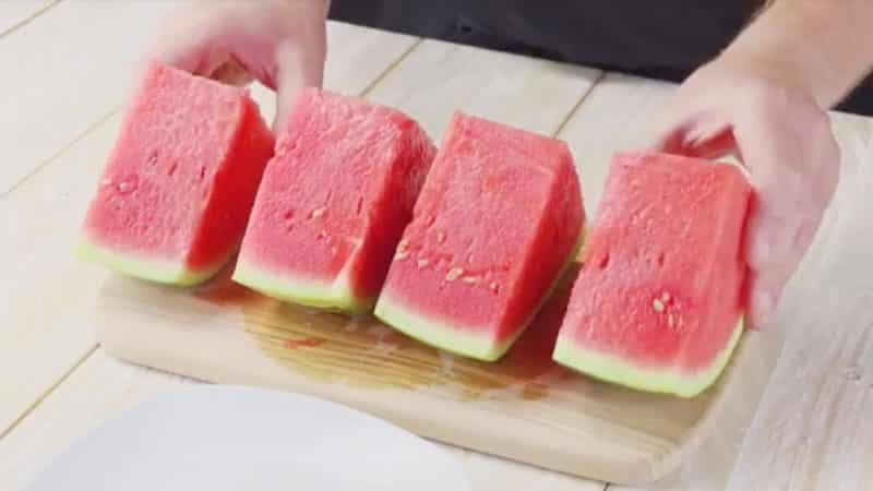 Step-by-step instructions: how to dry watermelon in an electric dryer and store the finished product