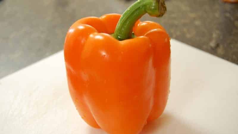 Large and sweet pepper variety Big Girl: reviews from summer residents and their growing secrets