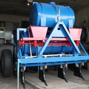 What is a garlic seeder: a review of the best models and instructions for making a planter with your own hands