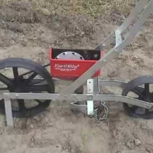 What is a garlic seeder: a review of the best models and instructions for making a planter with your own hands