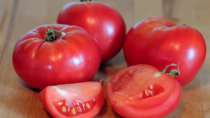 Review of the best varieties of tall tomatoes for open ground: help in choosing and reviews from summer residents