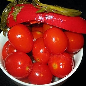 Top 10 best recipes for pickling tomatoes in a barrel, features of preparing containers and storing ready-made pickles