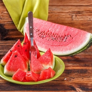 Watermelon increases or decreases blood pressure: can you eat it if you have hypertension?