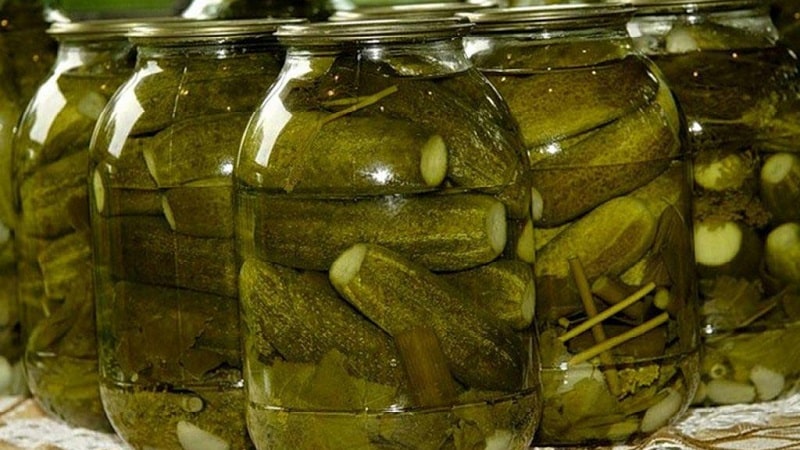How to prepare crispy pickles in jars for the winter in a simple and tasty way