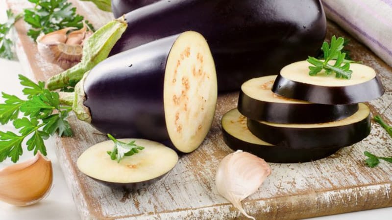 What are the health benefits and harms of eggplants?