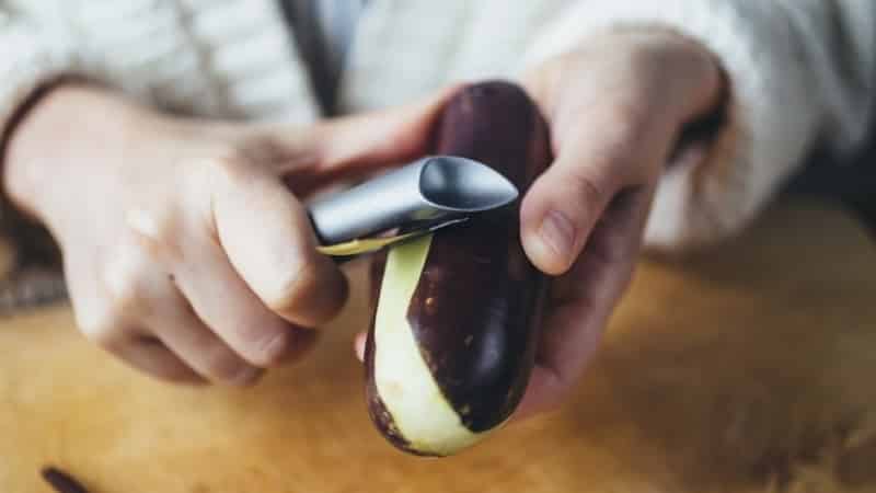 What are the health benefits and harms of eggplants?