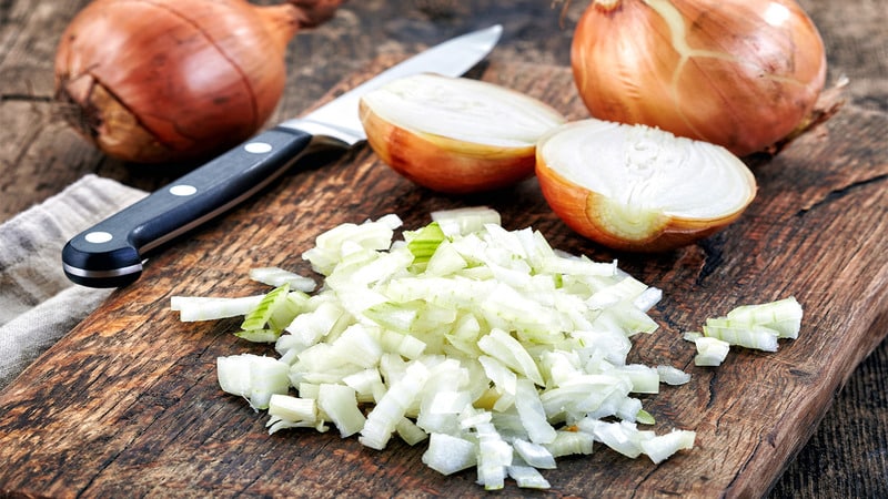 Stop crying in the kitchen: learn to cut onions without crying