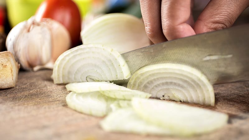 Stop crying in the kitchen: learn to cut onions without crying