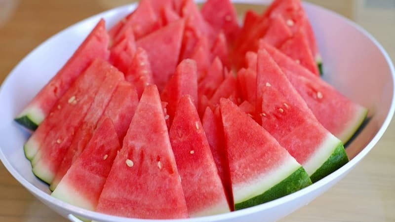 How is watermelon useful for weight loss, is it possible to eat it while fighting excess weight, options for the watermelon diet