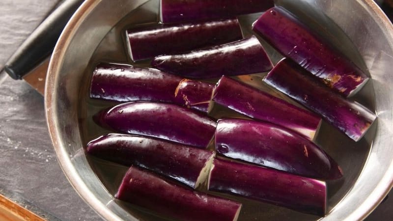 What to do to prevent eggplants from becoming bitter and is it possible to eat bitter fruits?