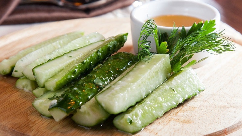 How to quickly and tasty cook lightly salted cucumbers