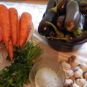 How to properly cook pickled eggplants stuffed with carrots and garlic