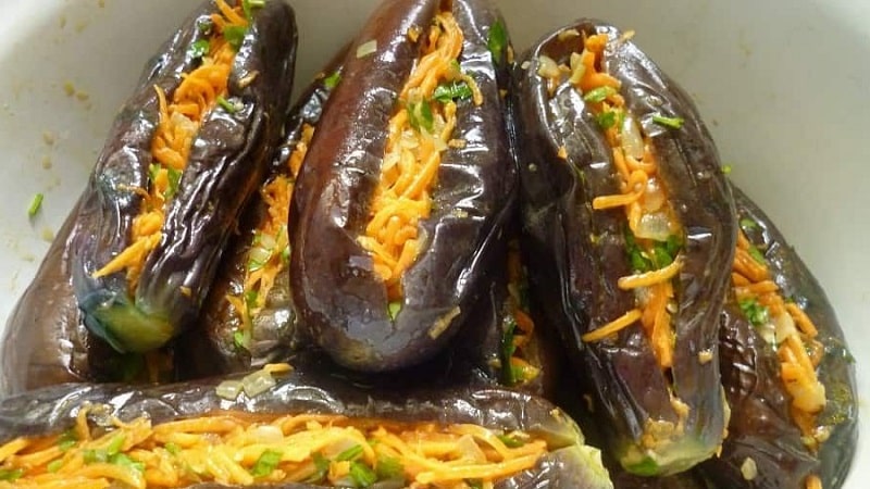 How to properly cook pickled eggplants stuffed with carrots and garlic