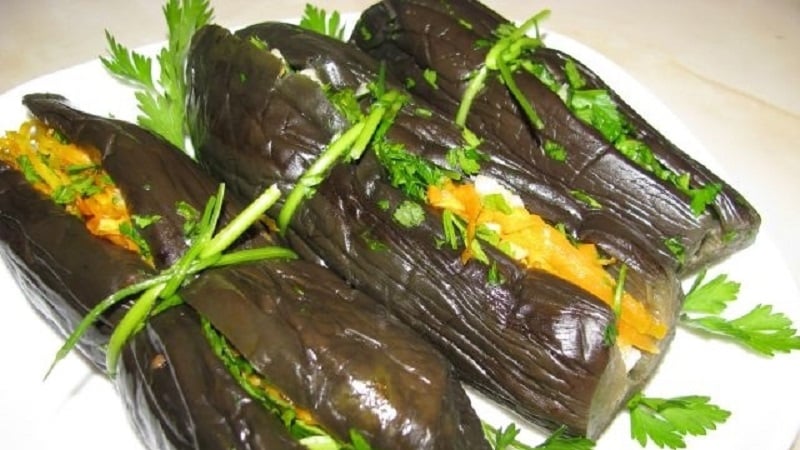How to properly cook pickled eggplants stuffed with carrots and garlic