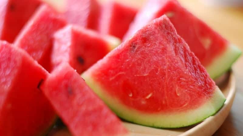 What is the calorie content of watermelon, and how is it beneficial for the human body?