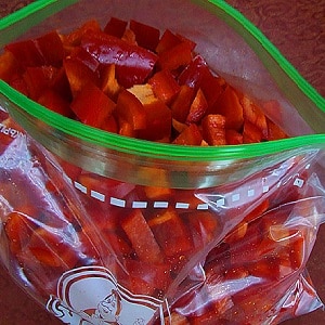 Is it possible to freeze hot peppers for the winter: how to preserve the hot vegetable correctly