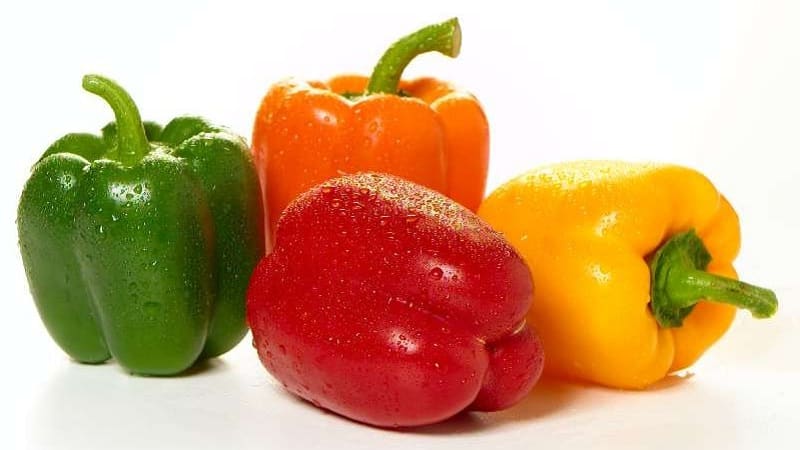 The benefits and harms of yellow bell peppers and is there a difference between the colors of the vegetable?