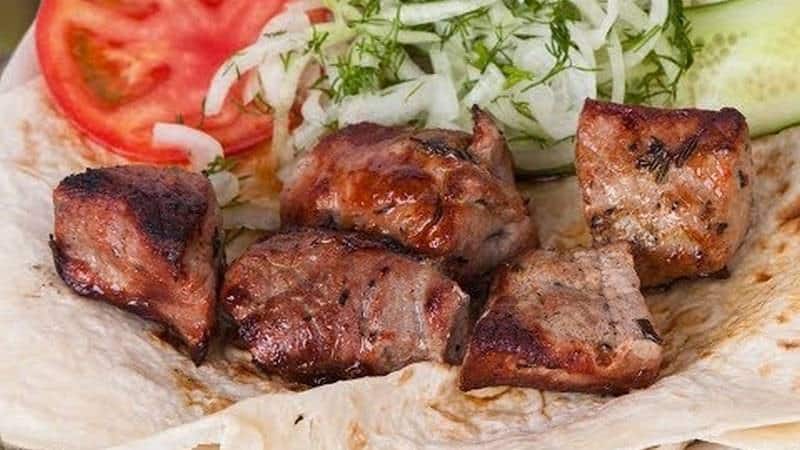 Affordable, quick and tasty ways to make pickled onions for barbecue, herring and salad