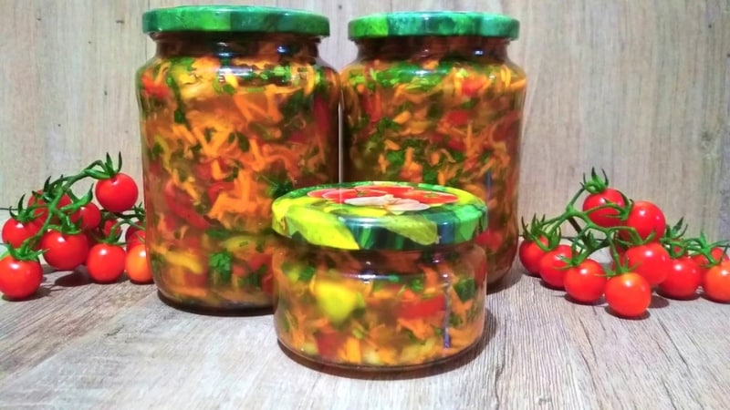 Preparing a dressing for carrot soup for the winter