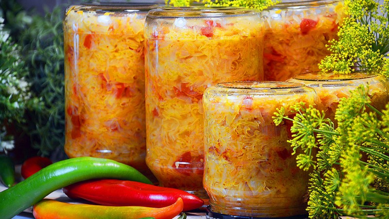 Preparing a dressing for carrot soup for the winter