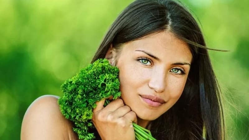 The best remedy for facial skin: homemade parsley masks