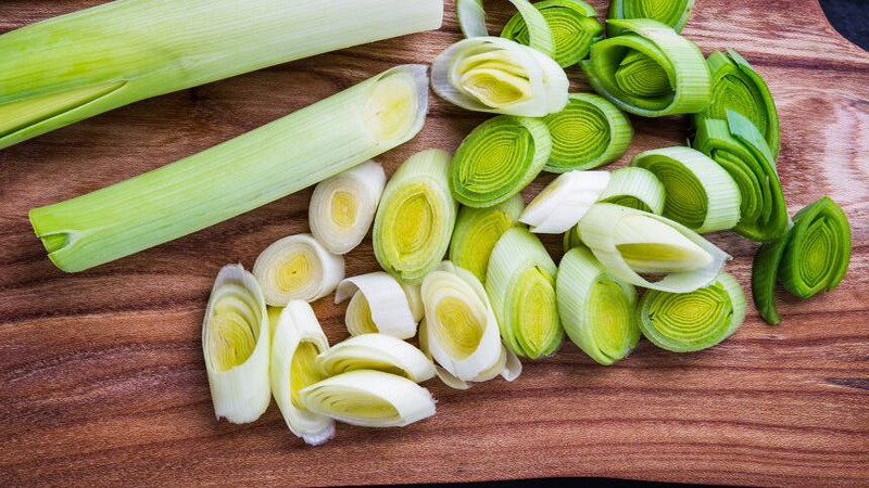 Health benefits and harms of leeks: what is good for them and how to use them correctly