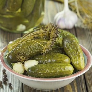 Crispy cucumbers for the winter without sterilization: pickling methods