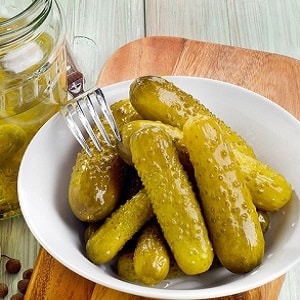 Crispy cucumbers for the winter without sterilization: pickling methods