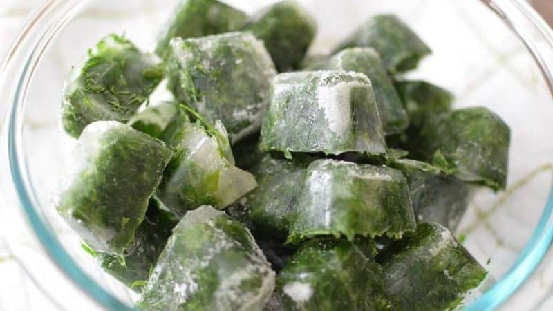 How to make parsley ice for the face: beauty and health of skin from simple ingredients
