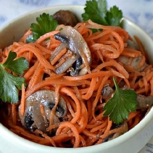 How to deliciously prepare carrots in Korean style for the winter in jars