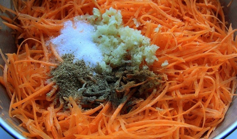 How to deliciously prepare carrots in Korean style for the winter in jars