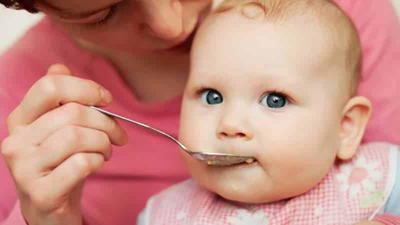 Is it possible to give onions to a small child and at what age?