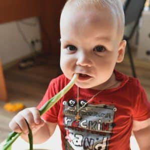 Is it possible to give onions to a small child and at what age?
