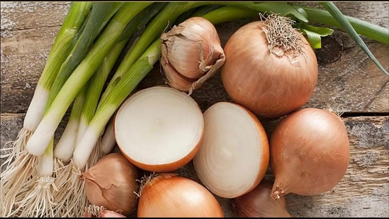 Is it possible to eat onions with gastritis with high or low acidity?