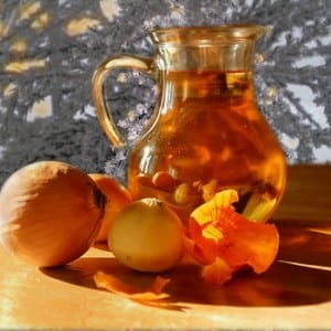 Is it possible to eat onions for gout and how can they help?