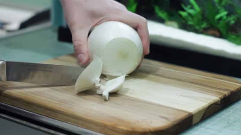 Where did onion grief come from: why do we cry when we cut onions?