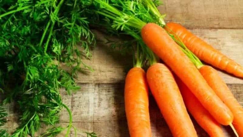 How many carrots should you eat to improve your eyesight and what vitamins are included?