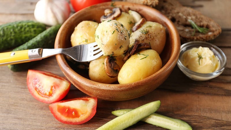 Is there diarrhea or constipation from potatoes and is it possible to eat them in such cases?