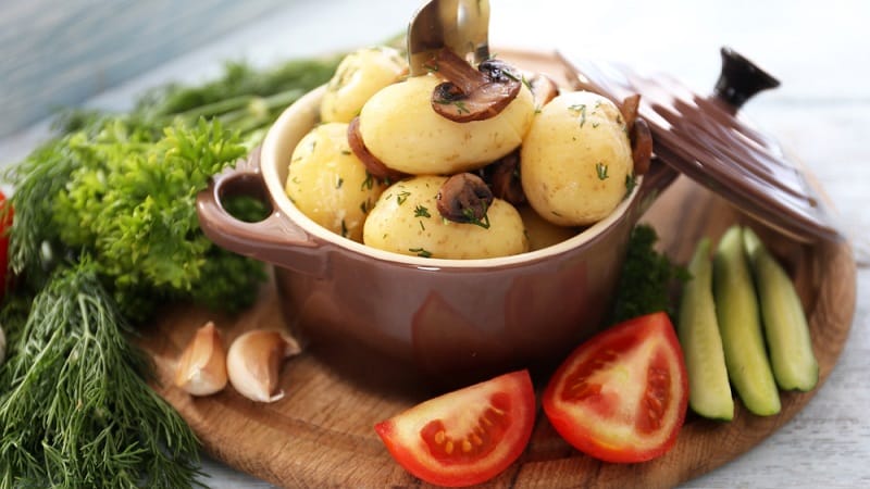Is there diarrhea or constipation from potatoes and is it possible to eat them in such cases?