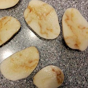 What to do if there are brown streaks inside the potatoes