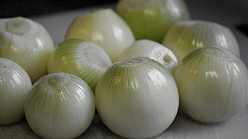 What to do with peeled onions: how to preserve them longer
