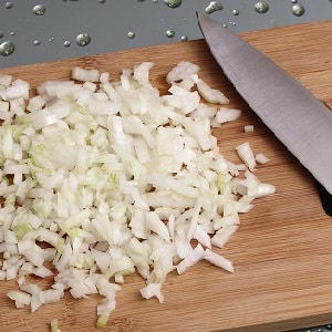 What to do with peeled onions: how to preserve them longer